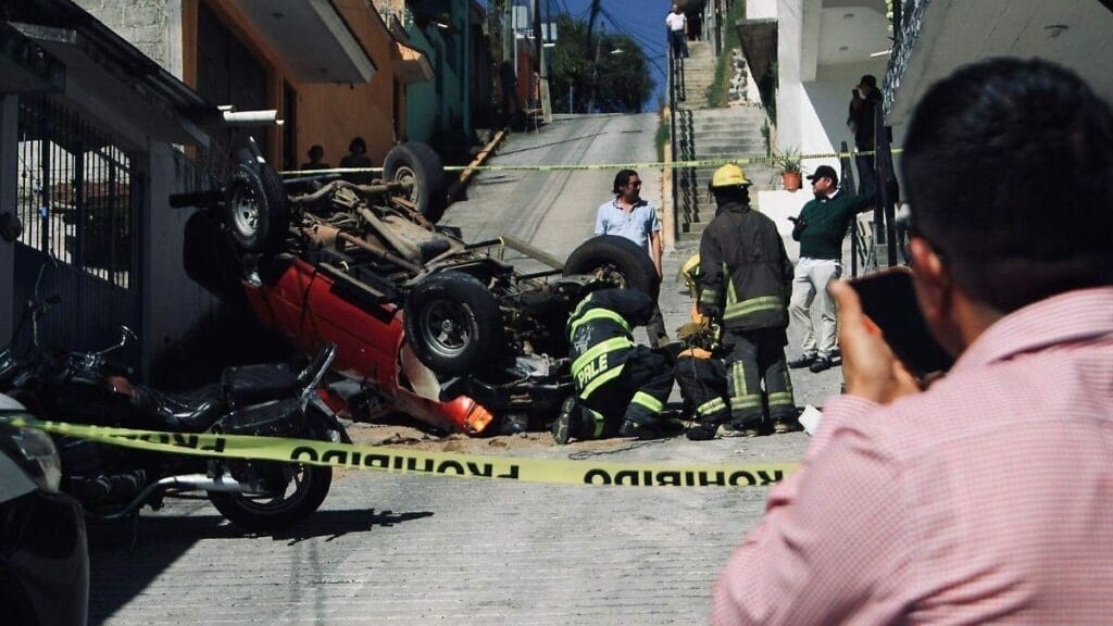 Accidente de camioneta en colonia Benito Juárez Xalapa moviliza a emergencias 1 accidente de camioneta en colonia benito juarez xalapa moviliza a emergencias