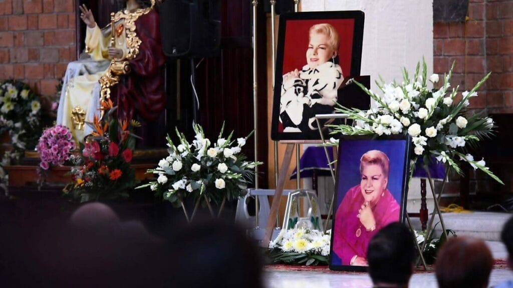 Alto Lucero rinde homenaje a Paquita la del Barrio en su aniversario luctuoso 1 alto lucero rinde homenaje a paquita la del barrio en su aniversario luctuoso