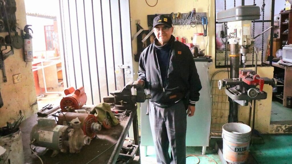 Fernando Díaz y su torno en Xalapa preservan un oficio olvidado 1 fernando diaz y su torno en xalapa preservan un oficio olvidado