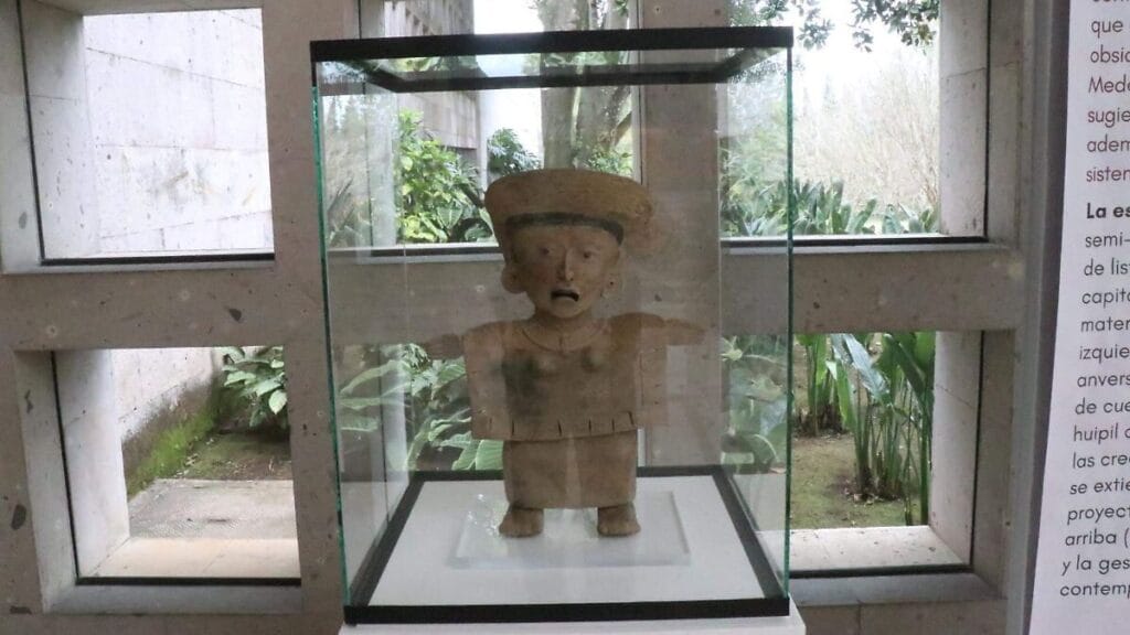 Max presenta escultura de diosa madre mesoamericana de Nopiloa 1 max presenta escultura de diosa madre mesoamericana de nopiloa