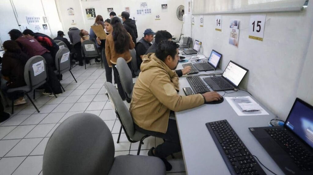 SAT Veracruz identifica documentos falsos de cibercafés y negocios informales 1 sat veracruz identifica documentos falsos de cibercafes y negocios informales