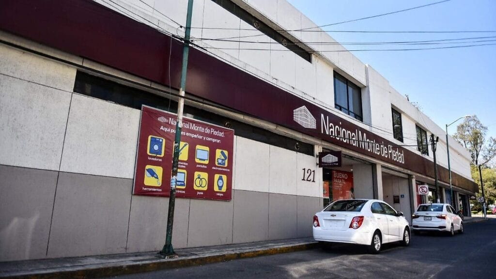 Apoyo familiar de Arlett y Yanet tras huelga en el Nacional Monte de Piedad Xalapa 1 apoyo familiar de arlett y yanet tras huelga en el nacional monte de piedad xala