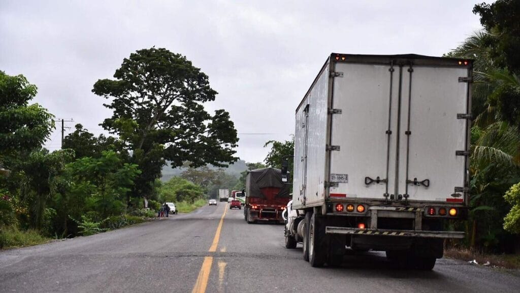 Bloqueos en Veracruz afectan a 6000 transportistas y empresarios piden seguridad 1 bloqueos en veracruz afectan a 6000 transportistas y empresarios piden seguridad