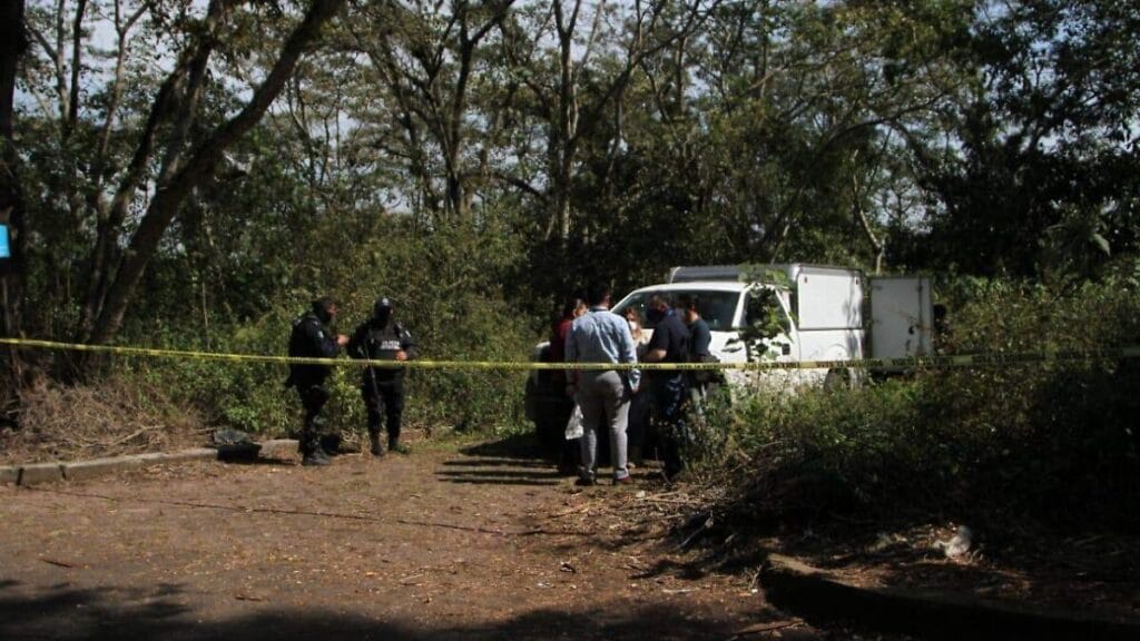 Cuatro cuerpos encontrados en fosa clandestina de Jáltipan 1 cuatro cuerpos encontrados en fosa clandestina de jaltipan
