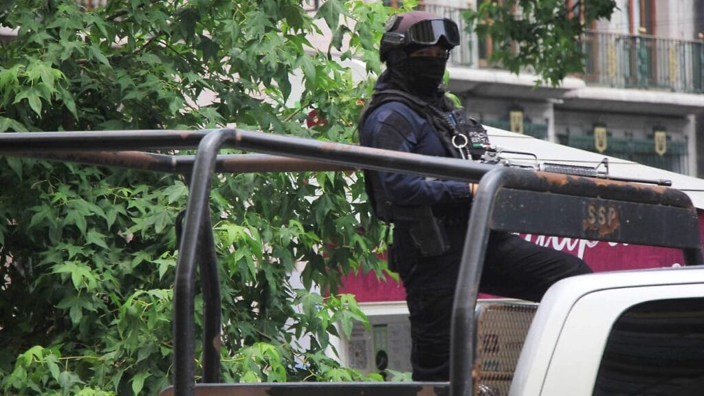 Descubre cómo conseguir un empleo en la Policía de Proximidad con sueldos sorprendentes de 21 mil pesos ¡No te lo pierdas! 1 descubre como conseguir un empleo en la policia de proximidad con sueldos sorpre