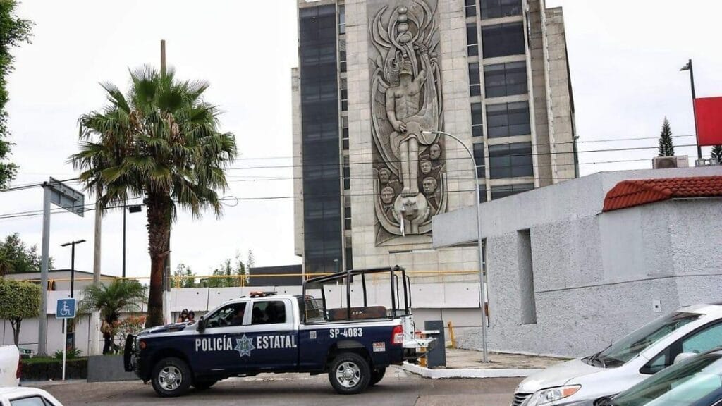 Descubre el impactante mensaje que los policías intentaron ocultar en un puente de Xalapa 1 descubre el impactante mensaje que los policias intentaron ocultar en un puente