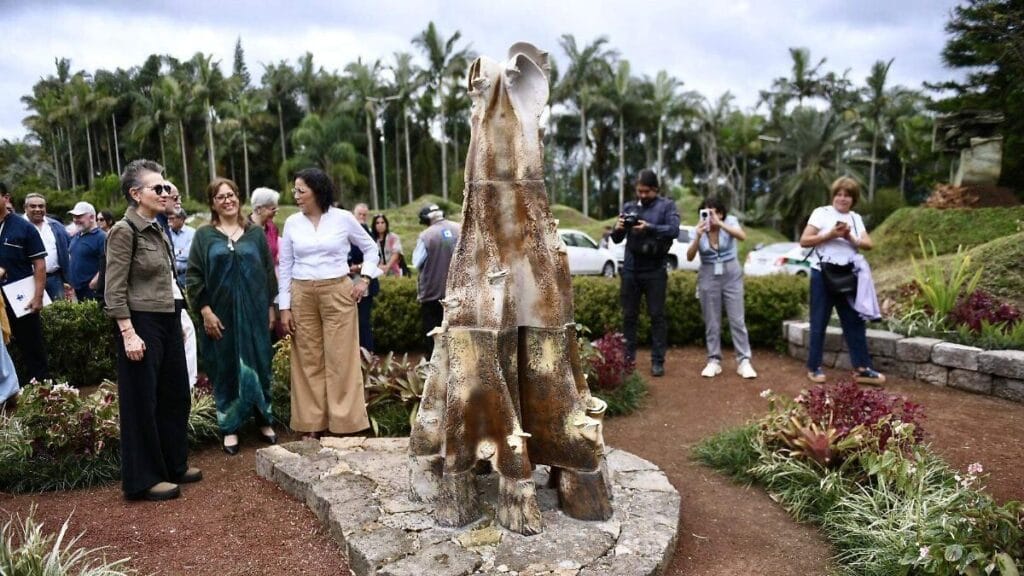 Descubre la impresionante escultura que está revolucionando Xalapa y su mensaje de sabiduría ¡No te lo puedes perder! 1 descubre la impresionante escultura que esta revolucionando xalapa y su mensaje