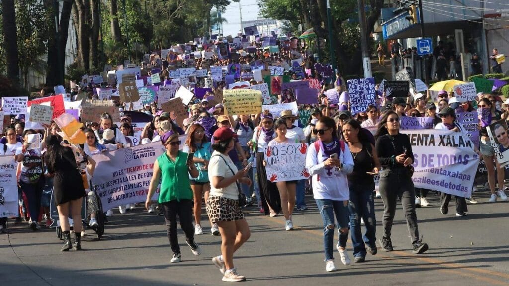 Descubre la razón detrás de la poderosa marcha de miles de mujeres en Veracruz este domingo 1 descubre la razon detras de la poderosa marcha de miles de mujeres en veracruz e