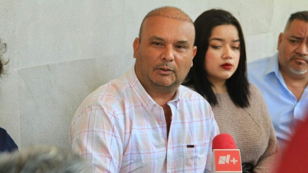 Jesús Uribe Esquivel renuncia a MC y se une a Morena en Las Choapas 1 jesus uribe esquivel renuncia a mc y se une a morena en las choapas