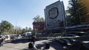 la impactante caida de gradas en la facultad de derecho que te hara repensar la