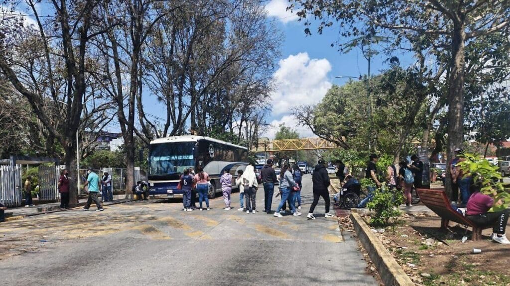 La impactante razón por la que pacientes del CAE están protestando por su tratamiento de hemodiálisis 1 la impactante razon por la que pacientes del cae estan protestando por su tratam