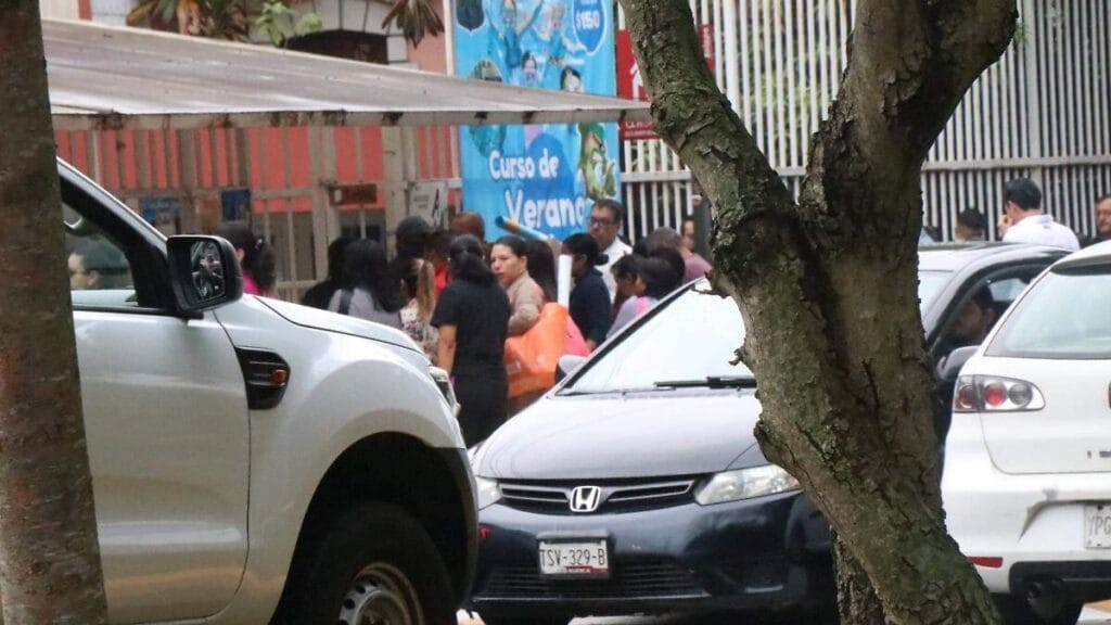 Líderes sindicales solicitan a padres revisar mochilas escolares 1 lideres sindicales solicitan a padres revisar mochilas escolares