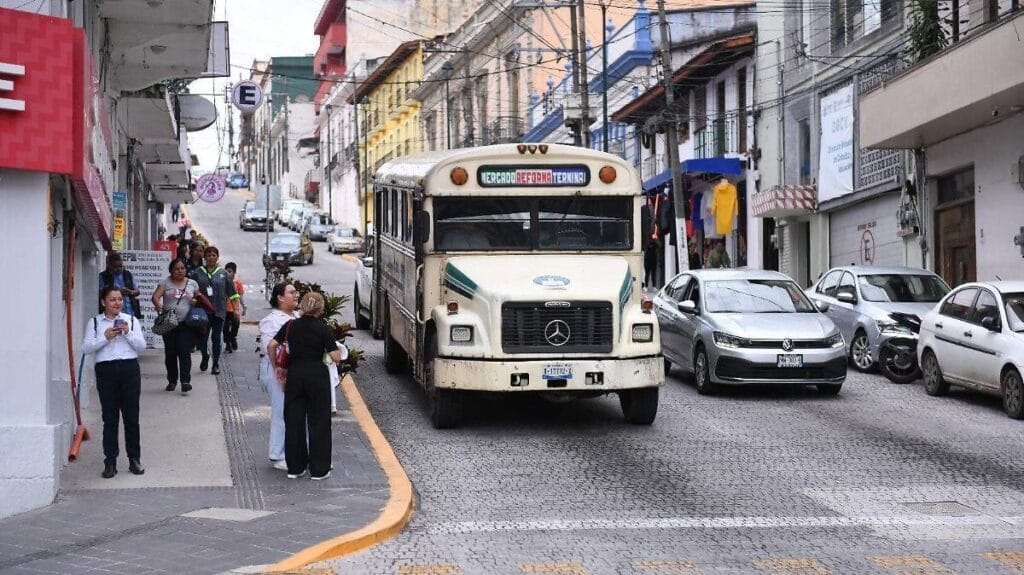 Paradas seguras para mujeres en Xalapa con botón de pánico y wifi 1 paradas seguras para mujeres en xalapa con boton de panico y wifi