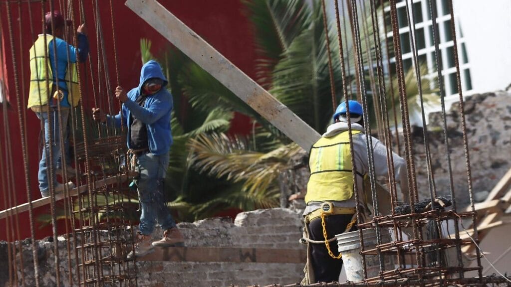 Trabajador muere en aljibe de colonia Álvaro Obregón en Xalapa 1 trabajador muere en aljibe de colonia alvaro obregon en xalapa