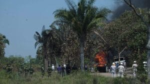 el pozo de pemex en las choapas sigue ardiendo y las autoridades toman medidas d